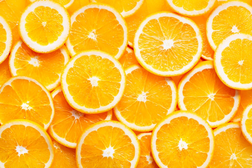 Bird's eye view of a layer of sliced oranges